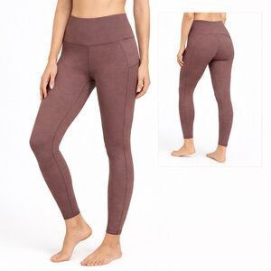 Athleta Ultimate Stash Pocket 7/8 Tight – Size M